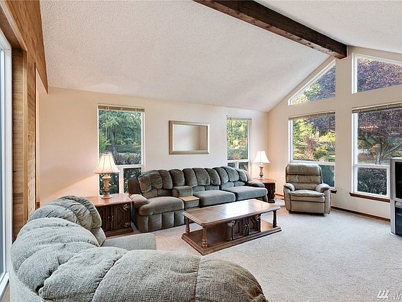 5th image of 15510 133rd Ave E