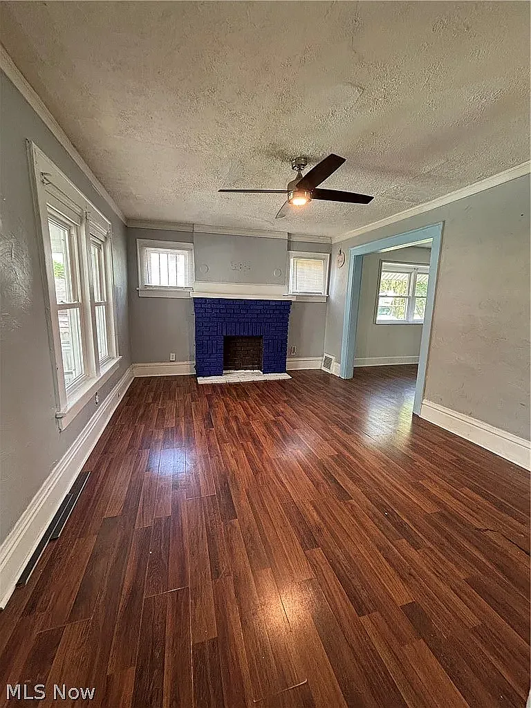 3 bed, 2108 sqft, $1,150 — Photo 2