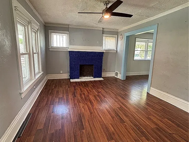 364 Ira Ave — Photo 2