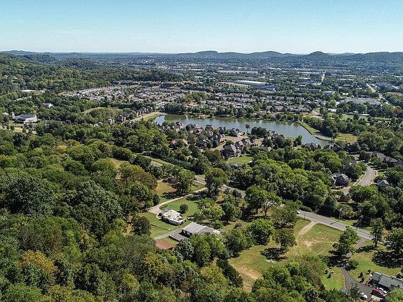 3rd image of 459 Franklin Rd