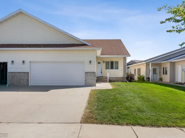 600 32nd St N, Moorhead, MN 56560