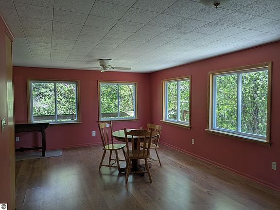 4th image of 8828 Roberts Rd