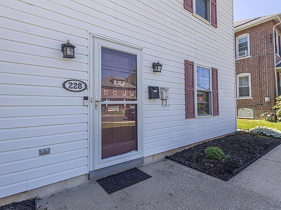 3rd image of 228 W Hamlin Ave