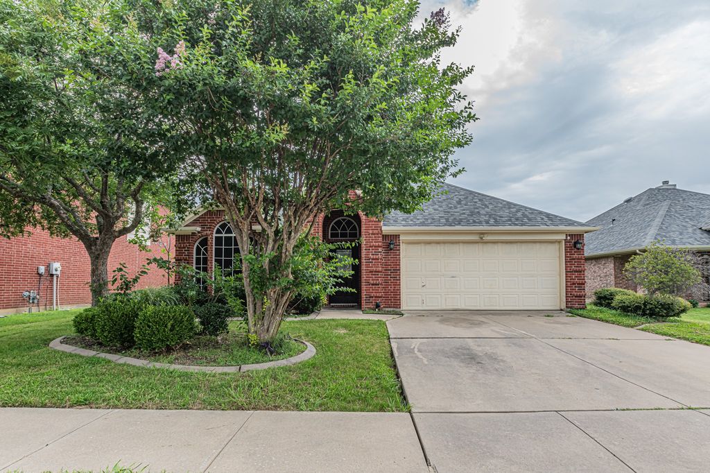 611 Primavera Dr, Arlington, TX - View 2