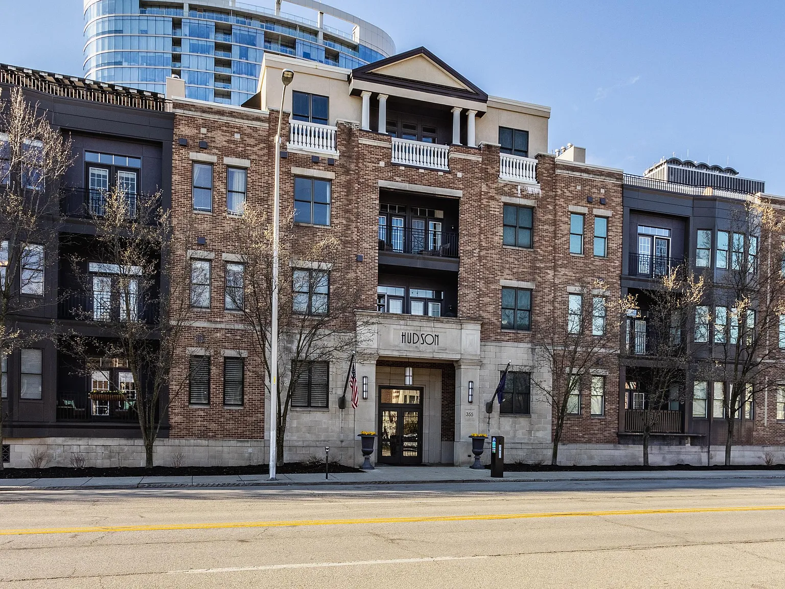 1 bed, 1.5 bath, 962 sqft, $1,900 — Photo 1