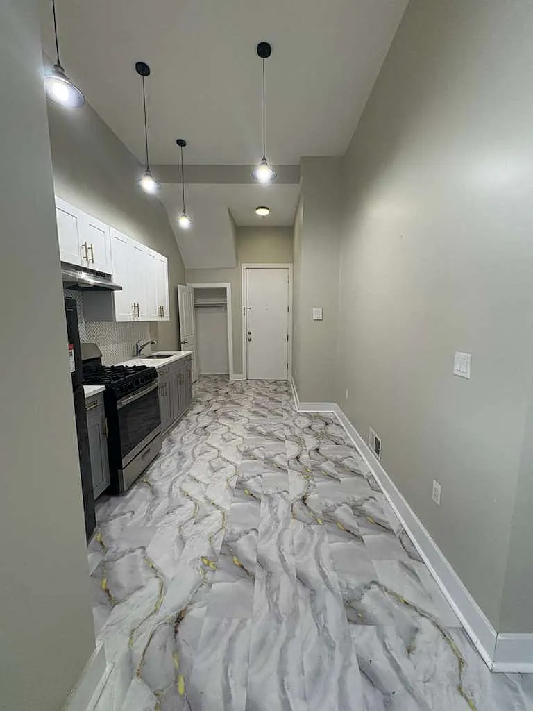 2 bed, 800 sqft, $1,750 — Photo 2