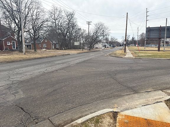 4th image of 1585 Prairie Ave