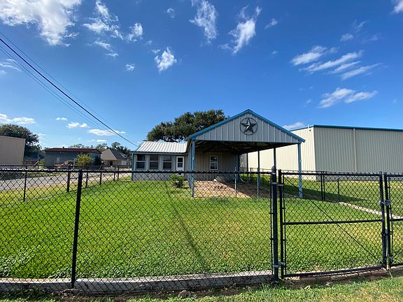 3rd image of 728 Nederland Ave