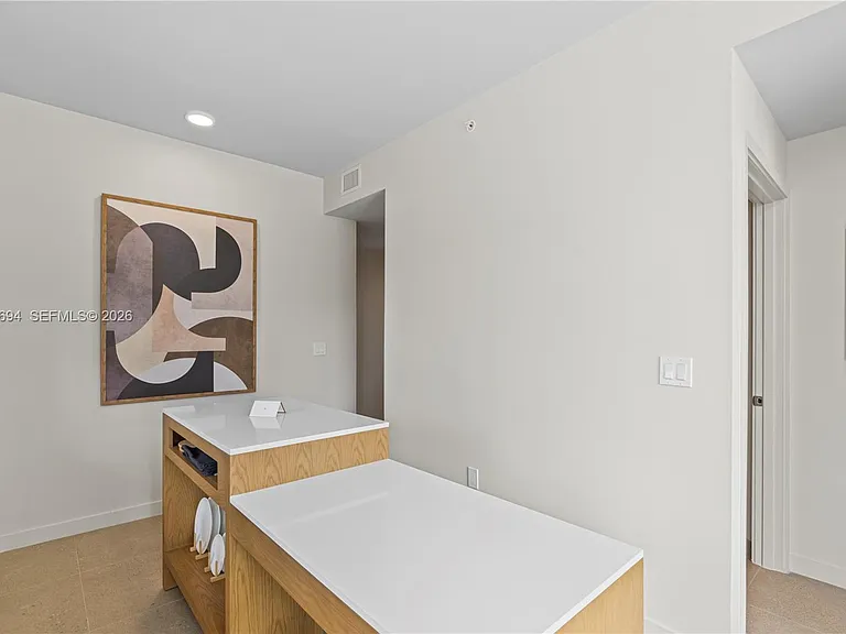 11 NE 6th St #1601 — Photo 17