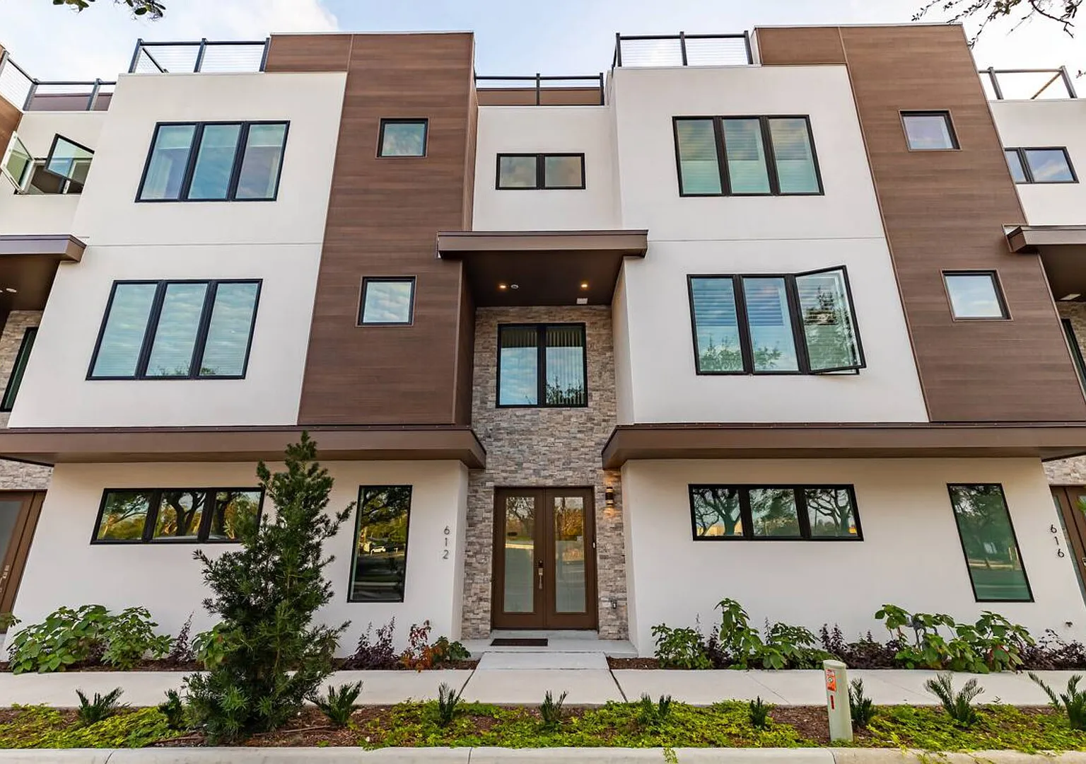 Skyview Escape | Rooftop Townhouse Near Clearwater — Photo 4
