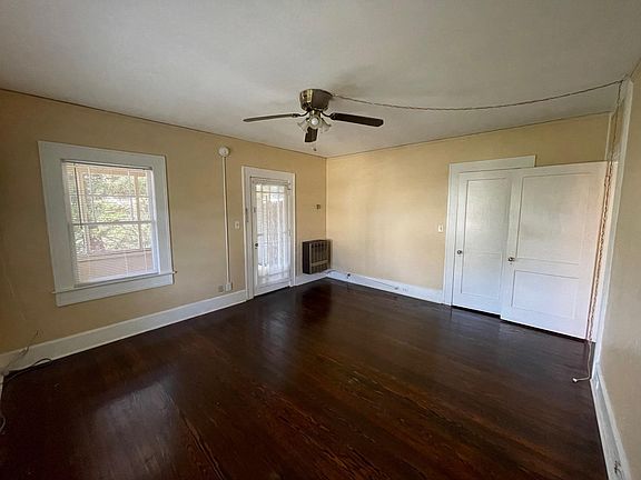 3rd image of 125 7th Ave NE APT D1