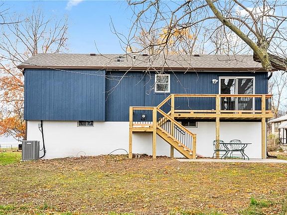 4th image of 19525 E 5th Terrace Ct N