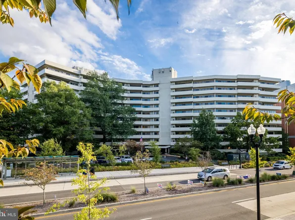 5300 Columbia Pike APT 408, Arlington, VA 22204