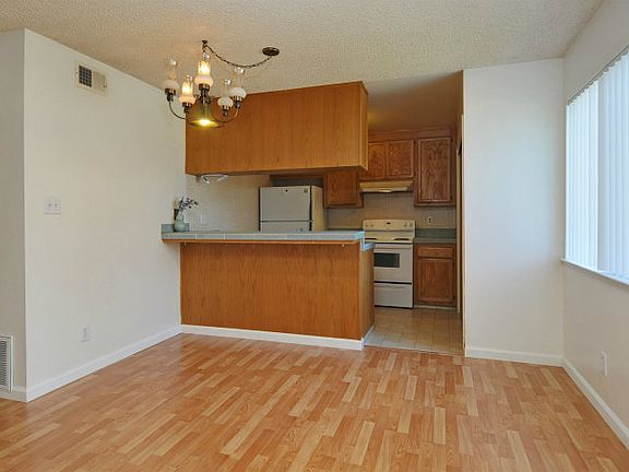 5th image of 5574 Spinnaker Dr APT 1