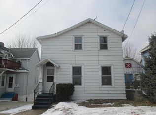 428 N 6th St, Manitowoc, WI 54220