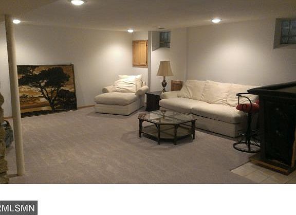 4th image of 3605 Downers Dr