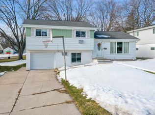 250 Dauphin St, Allouez, WI 54301
