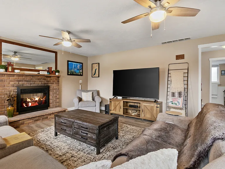 1897 E Quincy Dr — Photo 29
