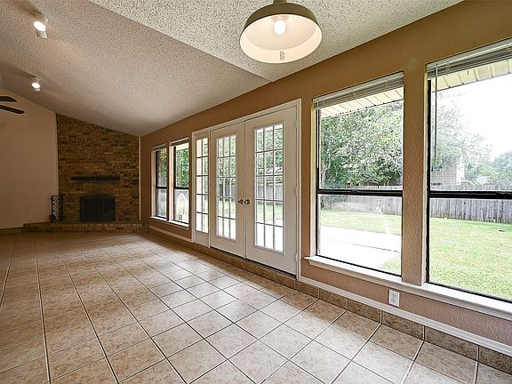 3rd image of 1133 Stapleton Ln