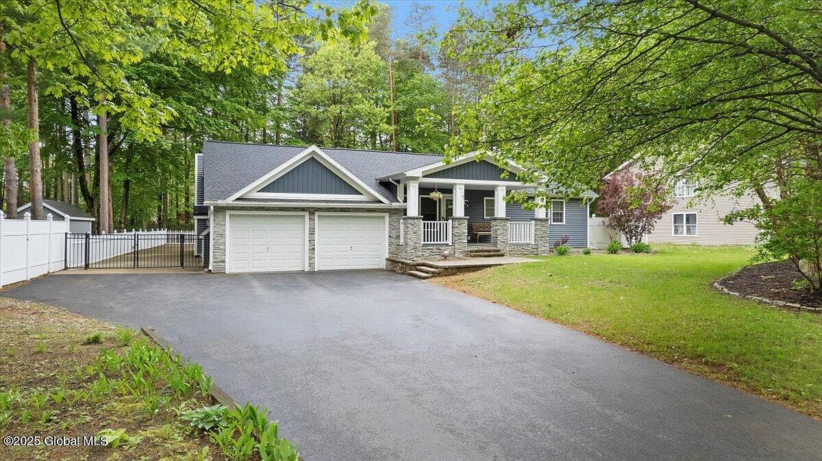 1st image of 7 Wineberry Lane