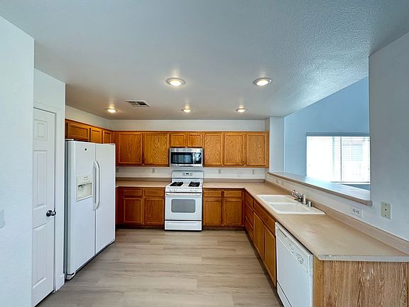 3rd image of 8222 Amphora St