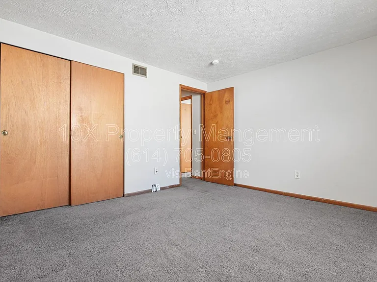 2523 Burgandy Ln — Photo 13
