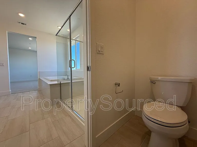 1336 N Martorella Ave — Photo 40