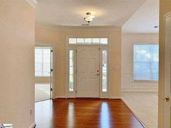 4th image of 14 Hanging Moss Ln