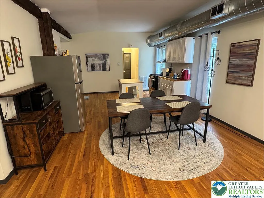 2 bed, 1.0 bath, 1248 sqft, $2,295 — Photo 4