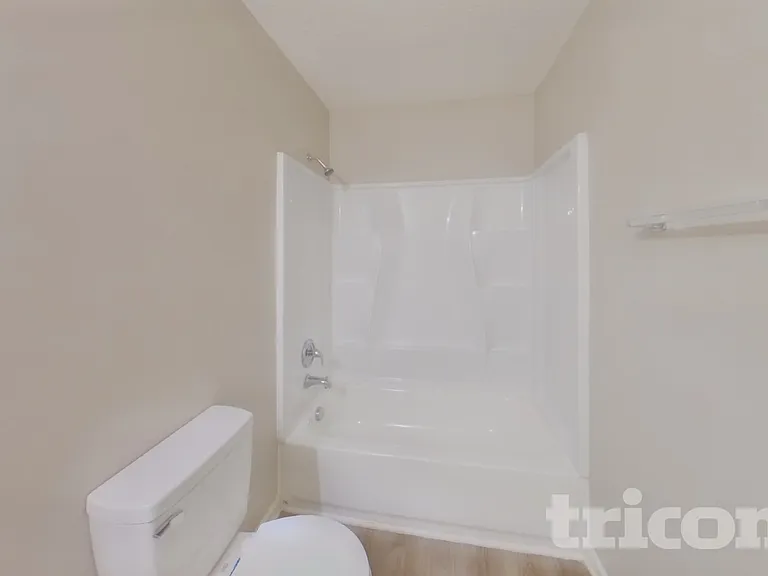 121 Eagle Pointe Dr — Photo 16