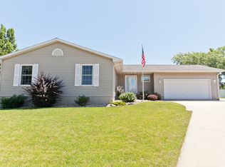 3815 Heather Ct SW, Cedar Rapids, IA 52404