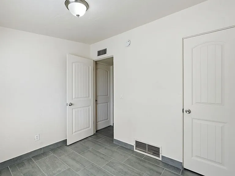 4608 S Fremont Ave — Photo 21