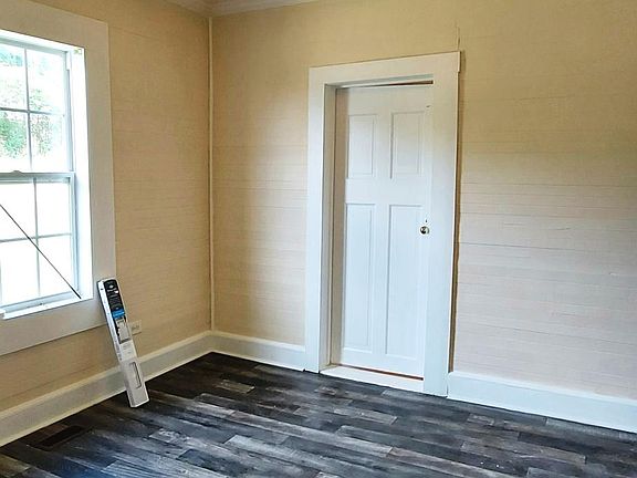 Flex space, office, dining room or dedicated crafts room