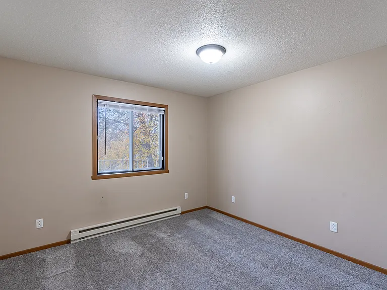 Fargo, ND Briar Pointe Apartments | 21A | Bedroom