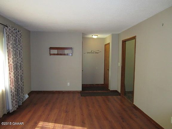 3rd image of 505 3rd St NE