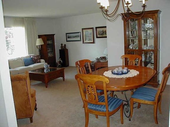 5th image of 1111 E VILLAGE CIRCLE Drive #NO.