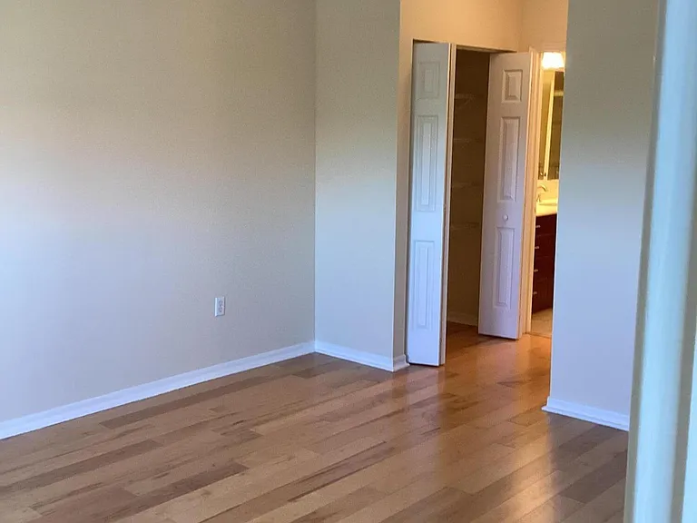 2421 NE 65th St #506 — Photo 34