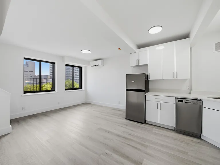 300 E 96th St #7C — Photo 3