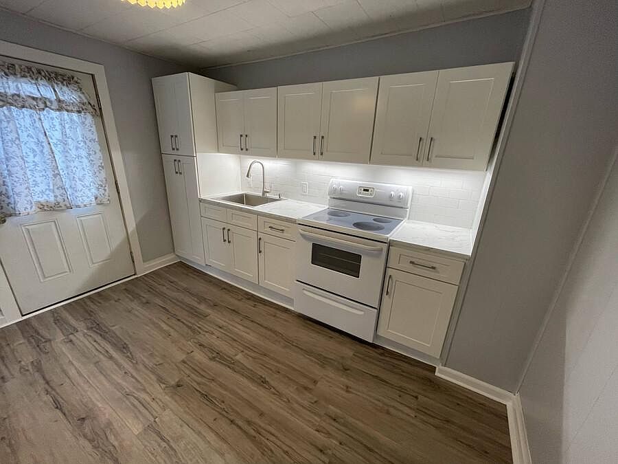 1st image of 11 W Burd St #2