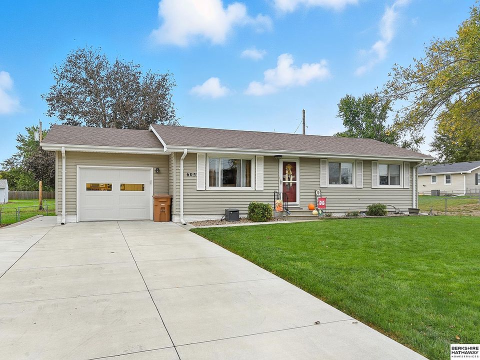 1st image of 605 N 29th St