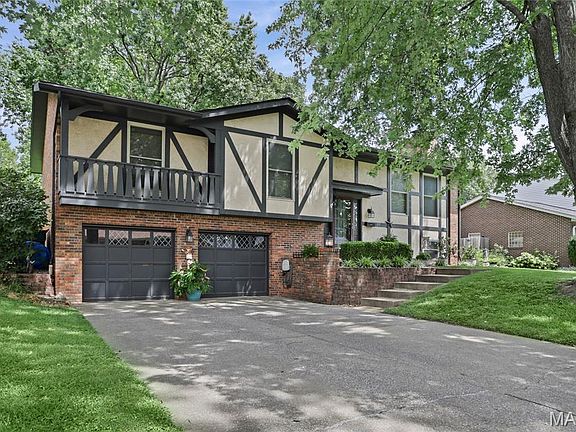 3rd image of 310 Emily Dr