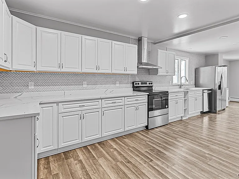11 Winmar Cres — Photo 13