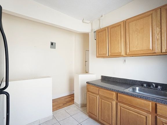 3rd image of 24 Saint Nicholas Pl APT 5D