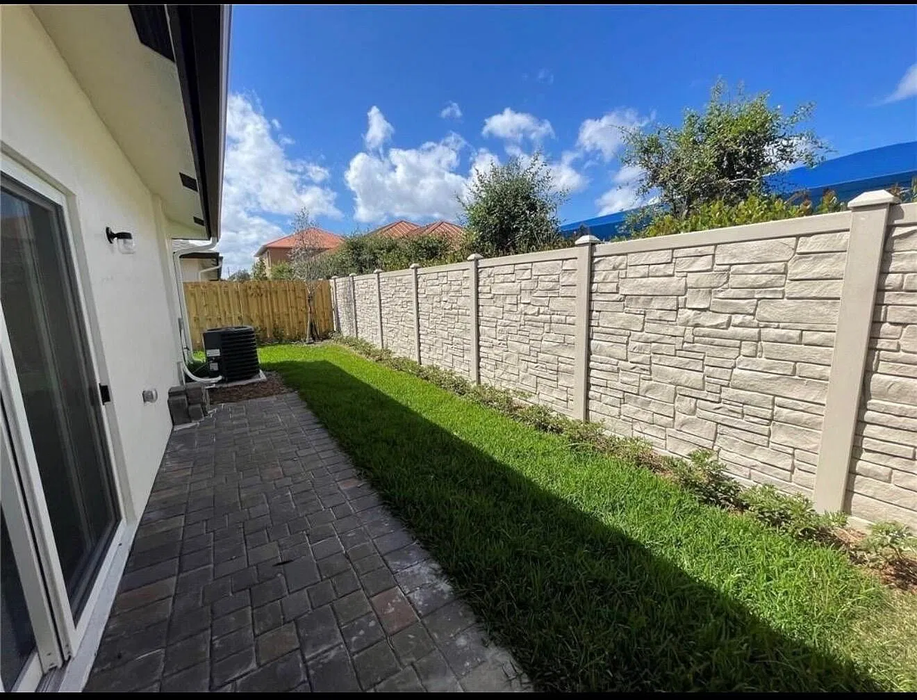 3 bed, 2.0 bath, 2360 sqft, $2,700 — Photo 4