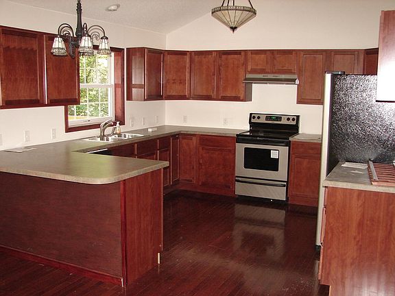 3rd image of 805 Highland Dr