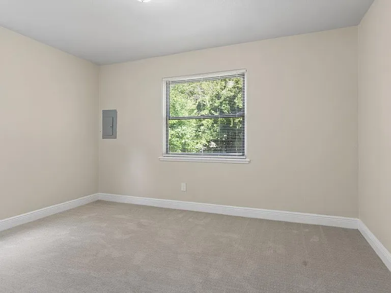 216 Bearle St — Photo 13