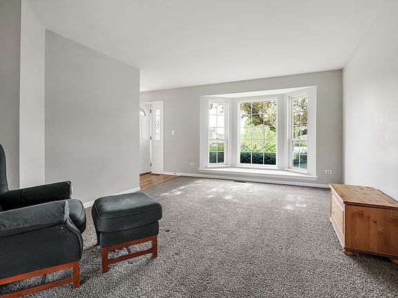 4th image of 992 McPhee Dr