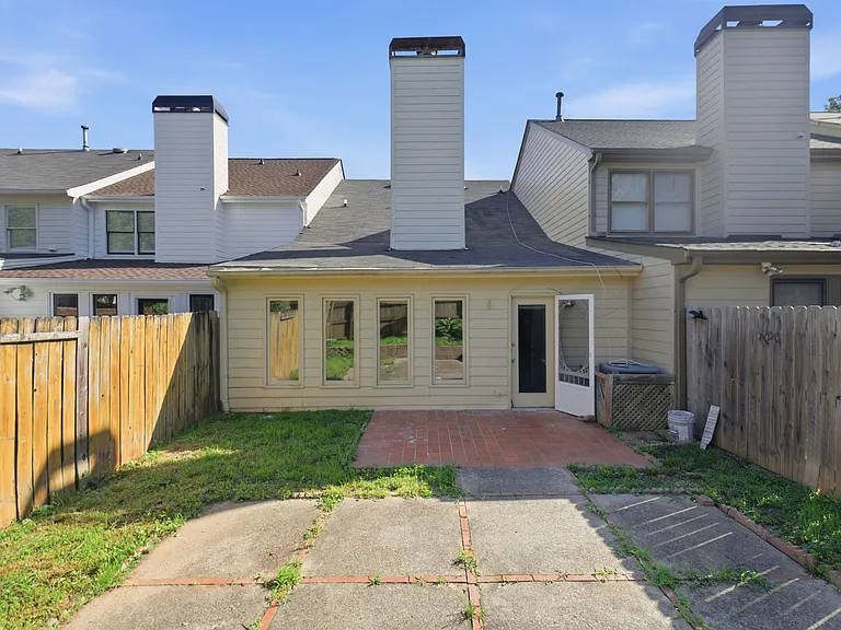 320 Forestgate Ct — Photo 30