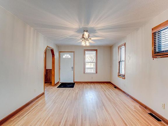 3rd image of 2013 Saint Clair Ave W