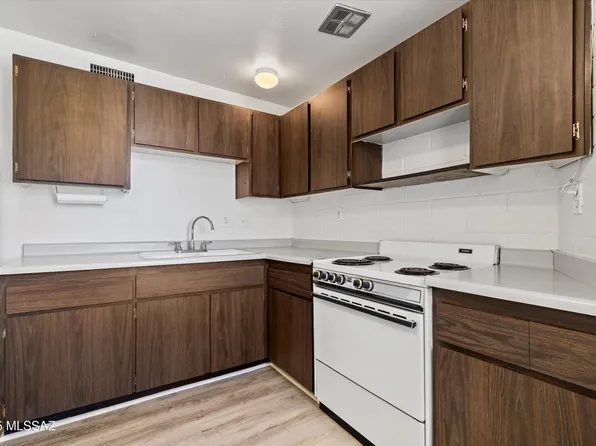 1505 W Roger Rd, Tucson, AZ 85705